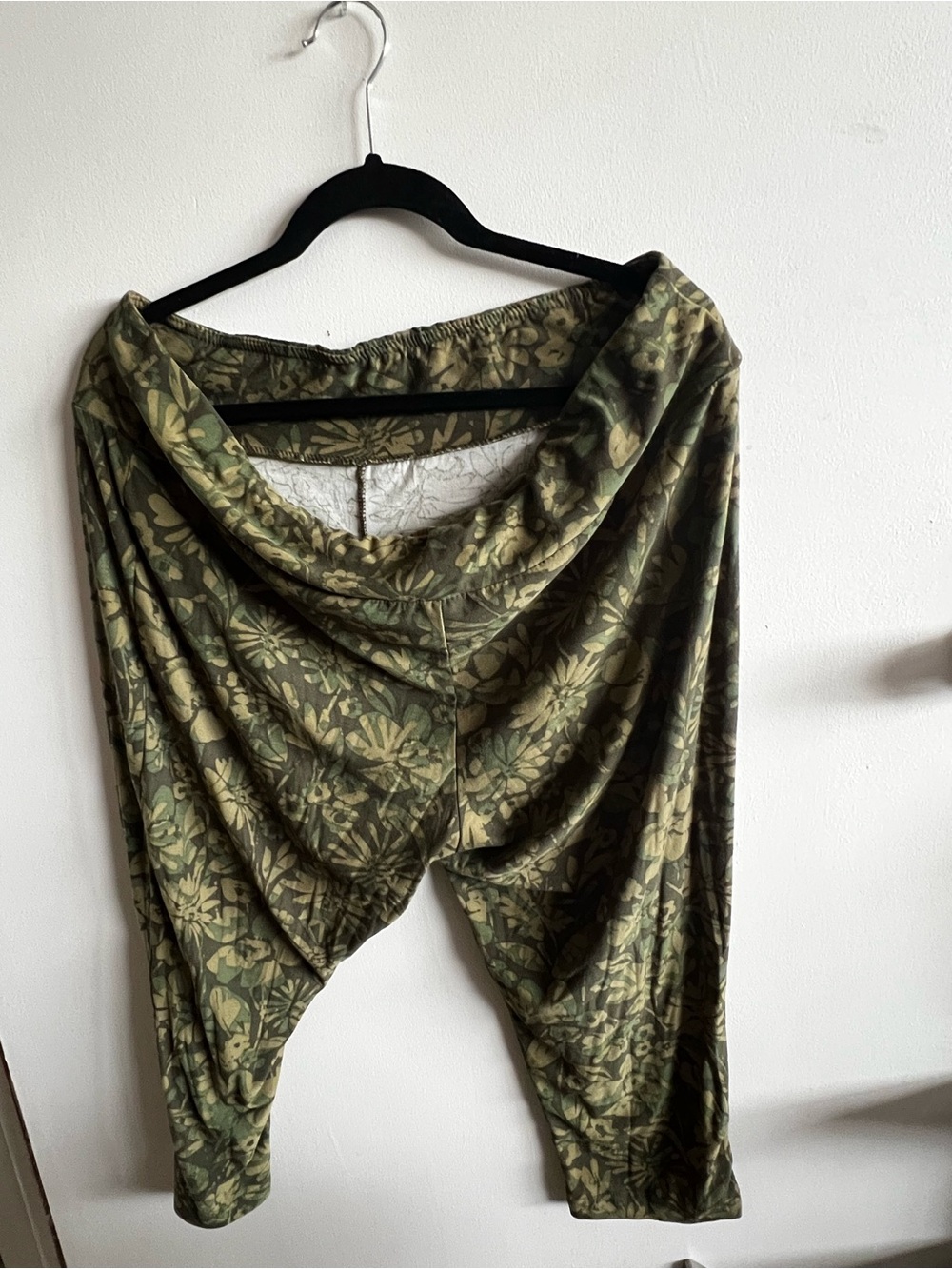 Terra & Sky Olive Green Floral Leggings